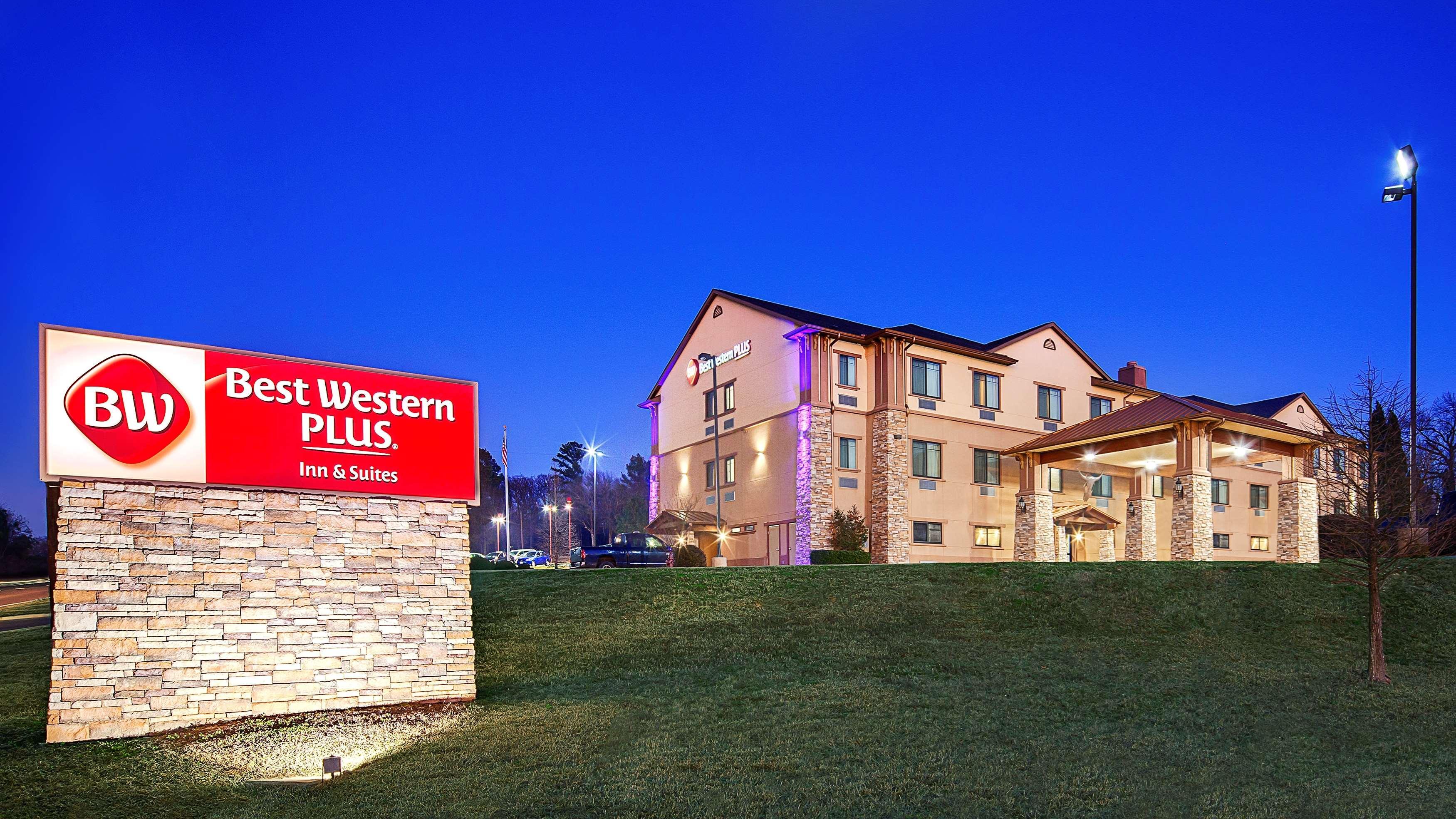 Best Western Plus Royal Mountain Inn & Suites Athens Exterior photo
